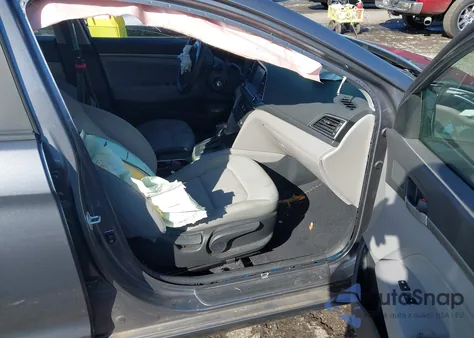 2017 Hyundai Elantra Se z USA, uszkodzony, nr VIN KMHD84LF6HU185950